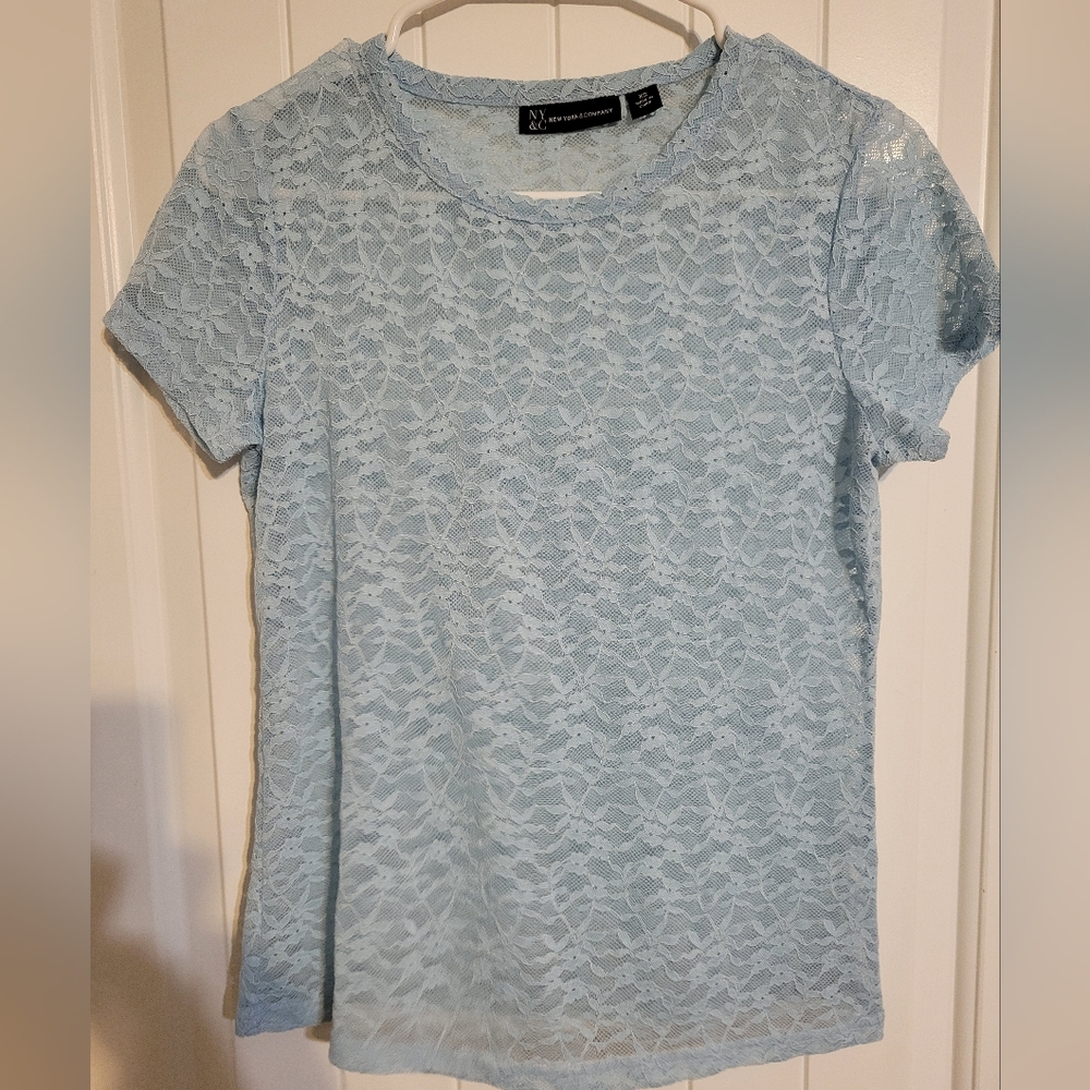 New York and Company Short Sleeve Lace Sheer Top NWT ❤️